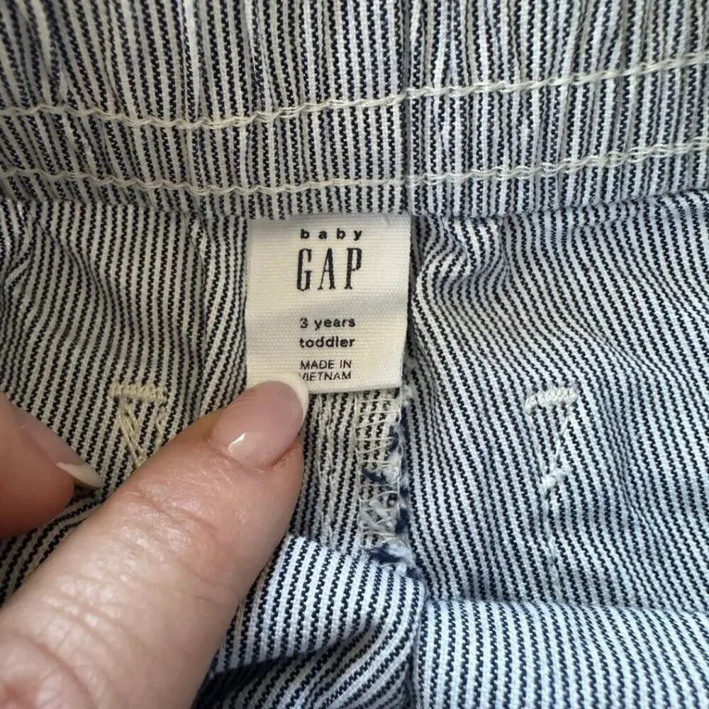 GAP Pull Up Short Blue and White Stripped 3T